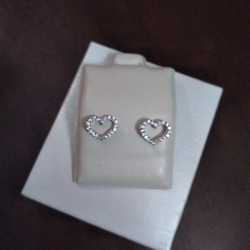 10k white gold heart stud earrings